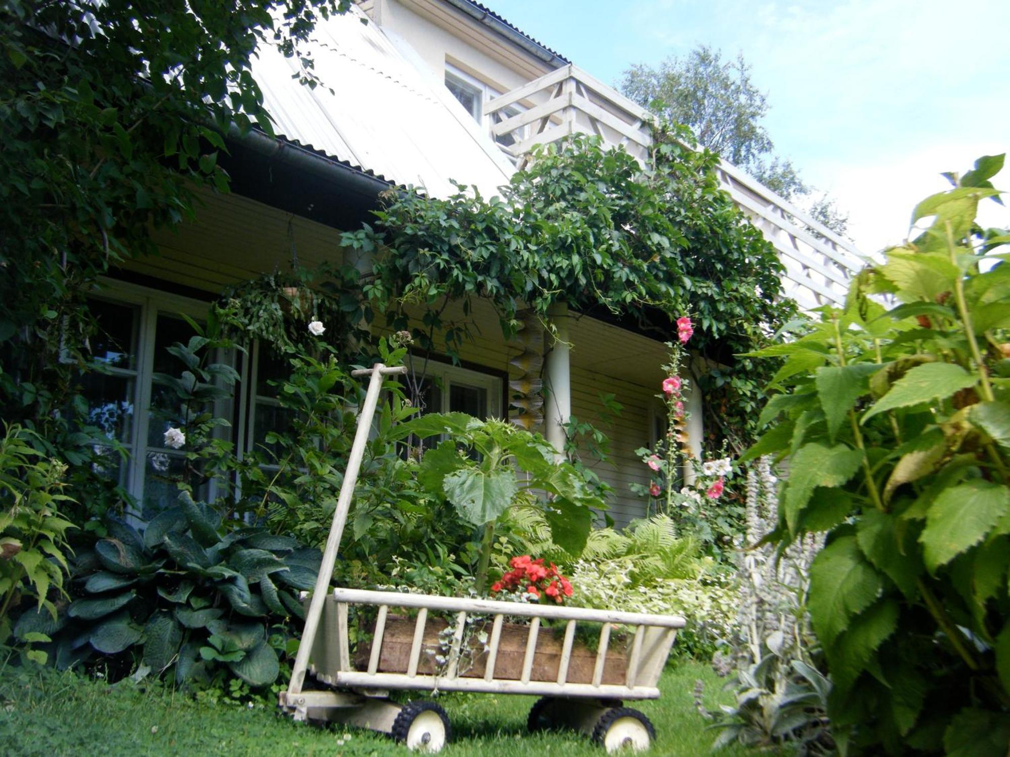 Kaju Guesthouses Nasva Exterior photo